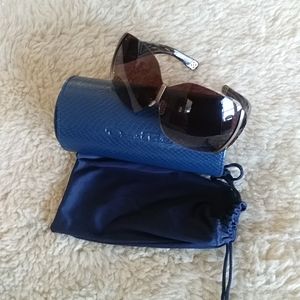 Gorgeous Women's Oscar de la Renta Sunglasses